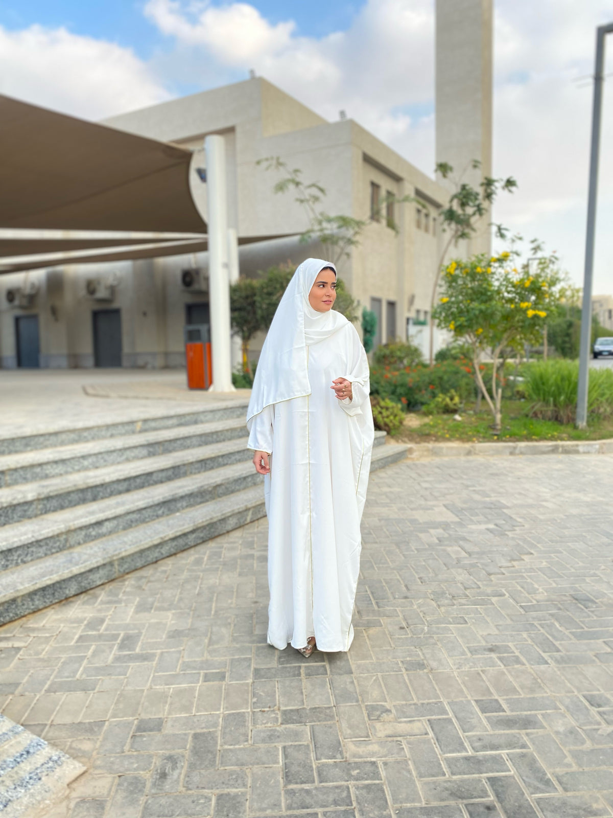 white abaya